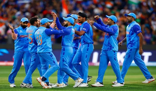 IND vs PAK T20: बुरे समय में एक दूसरे के साथ खड़े रहते हैं- अर्शदीप